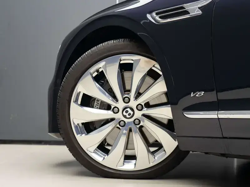 2022 Bentley Flying Spur с пробегом 23 000 км