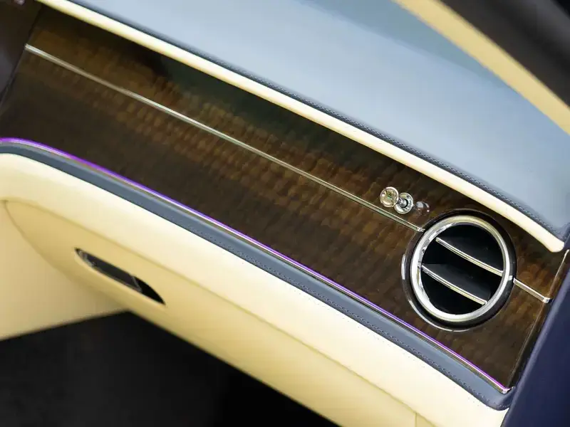 2022 Bentley Flying Spur с пробегом 23 000 км