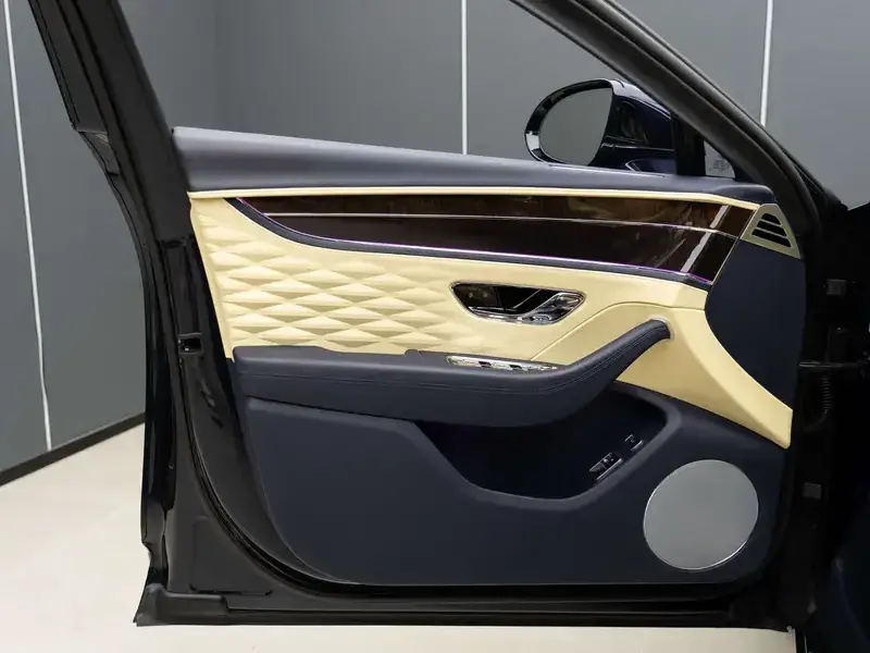2022 Bentley Flying Spur с пробегом 23 000 км