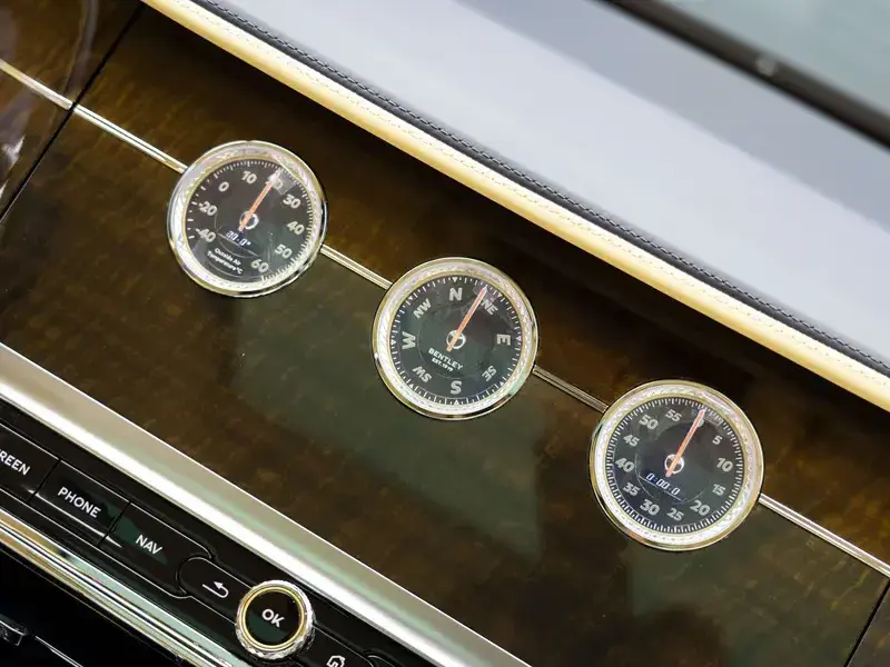 2022 Bentley Flying Spur с пробегом 23 000 км