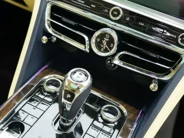 2022 Bentley Flying Spur с пробегом 23 000 км