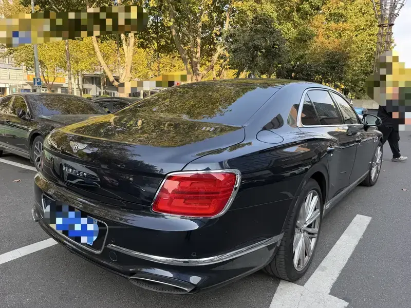 2020 Bentley Flying Spur с пробегом 25 000 км