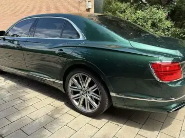 2020 Bentley Flying Spur с пробегом 33 000 км