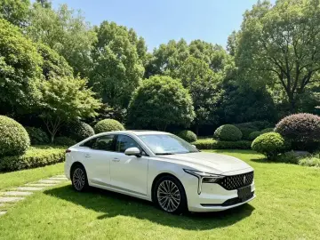 2022 Bestune B70 с пробегом 18 000 км