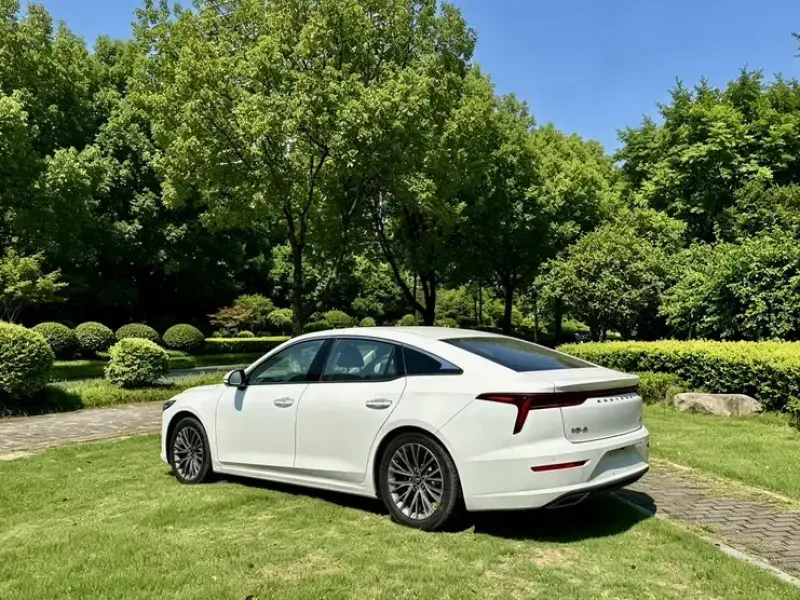 2022 Bestune B70 с пробегом 18 000 км