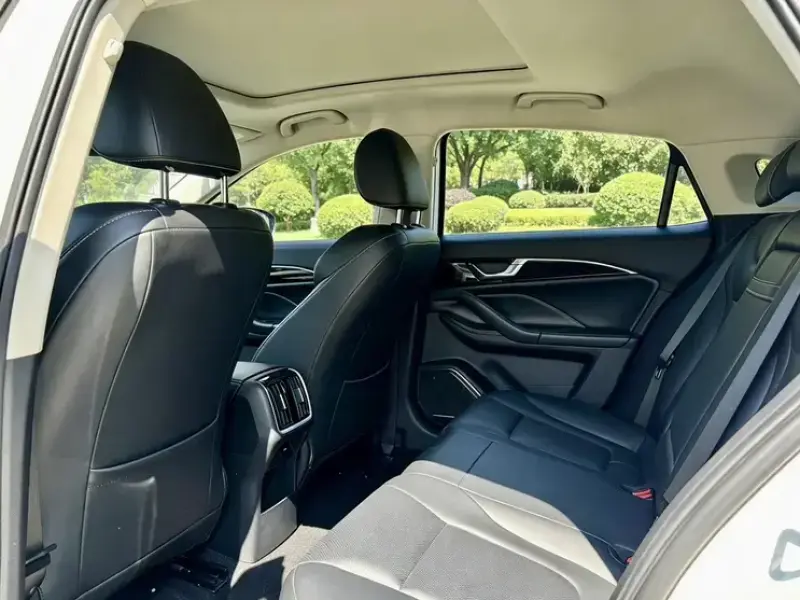 2022 Bestune B70 с пробегом 18 000 км