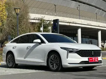2023 Bestune B70 с пробегом 11 000 км