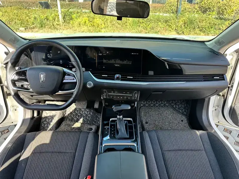 2023 Bestune B70 с пробегом 11 000 км