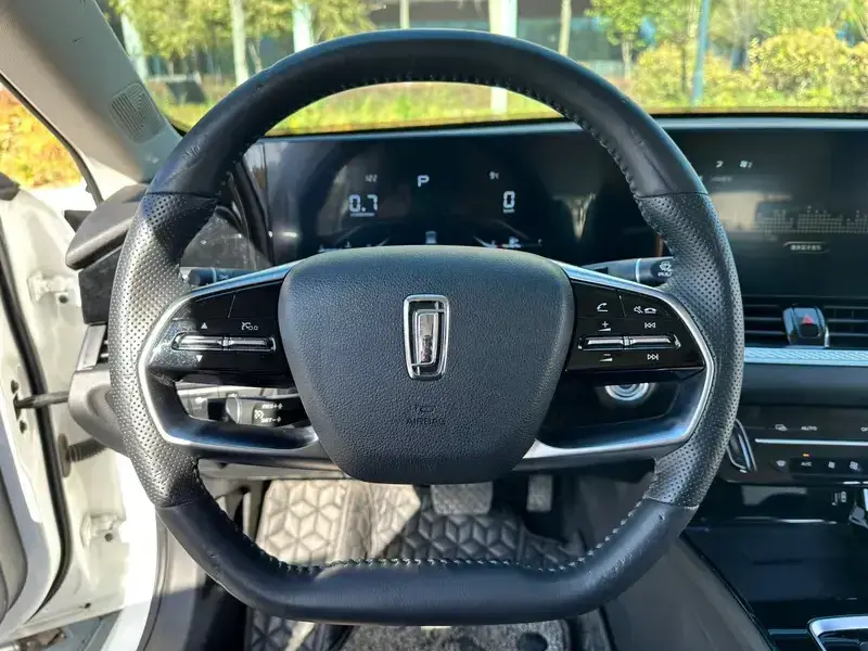 2023 Bestune B70 с пробегом 11 000 км