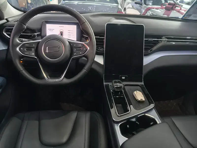 2023 Bestune T90 с пробегом 25 000 км