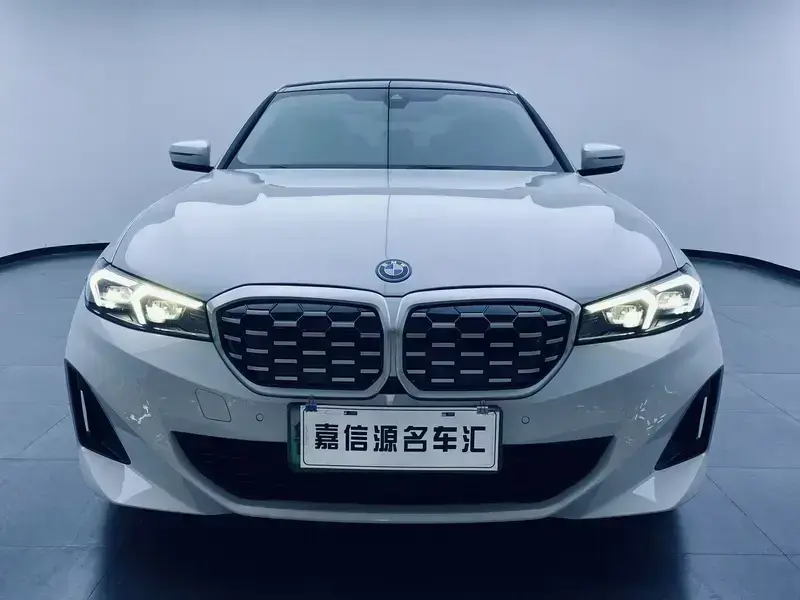 2025 BMW i3 с пробегом 20 000 км