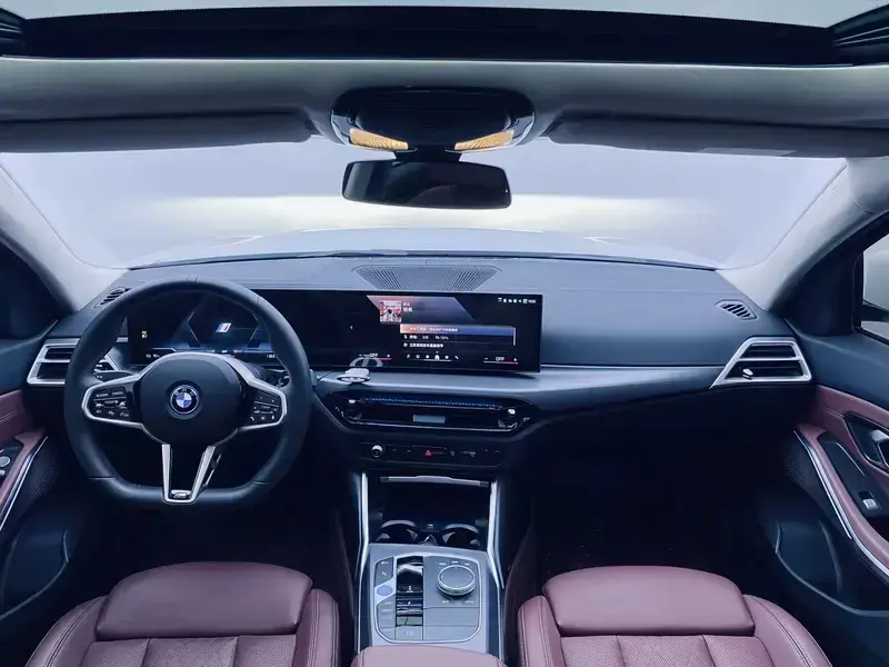 2025 BMW i3 с пробегом 20 000 км