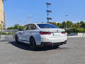2026 BMW i3 с пробегом 12 000 км