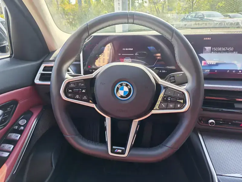 2026 BMW i3 с пробегом 12 000 км