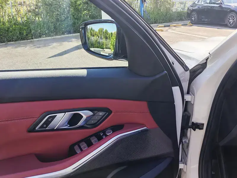 2026 BMW i3 с пробегом 12 000 км