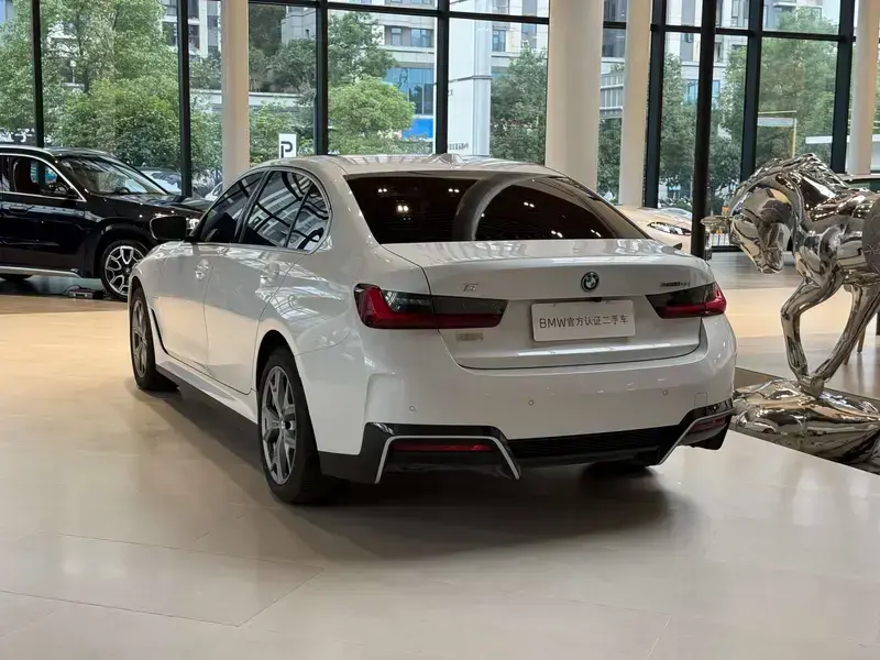 2025 BMW i3 с пробегом 14 000 км