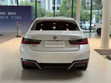 2025 BMW i3 с пробегом 14 000 км
