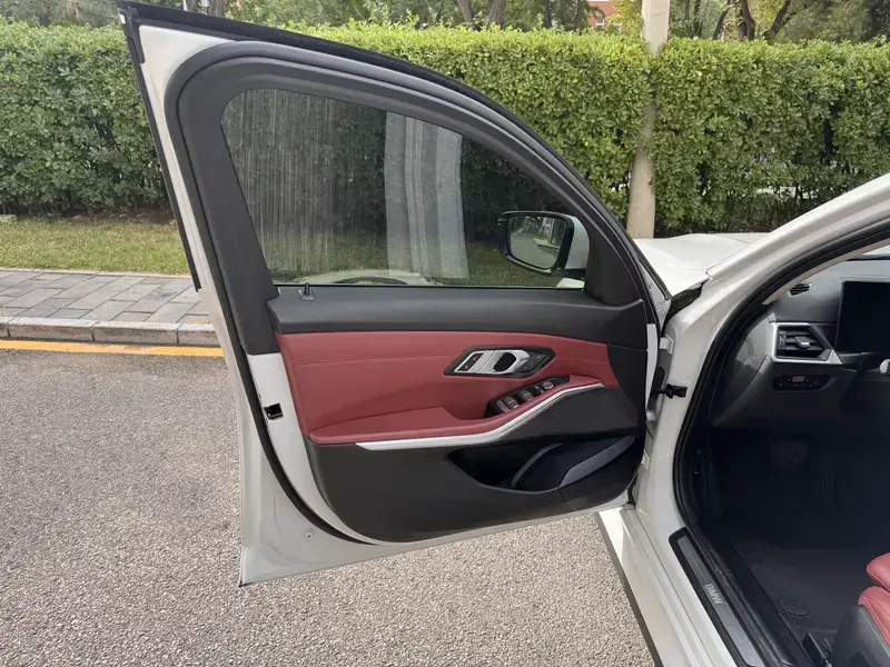 2022 BMW i3 с пробегом 83 200 км