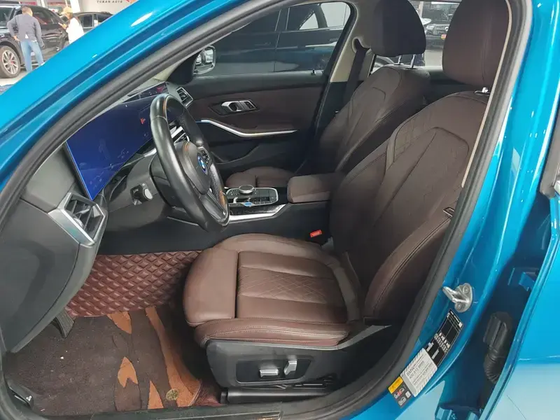 2022 BMW i3 с пробегом 45 400 км