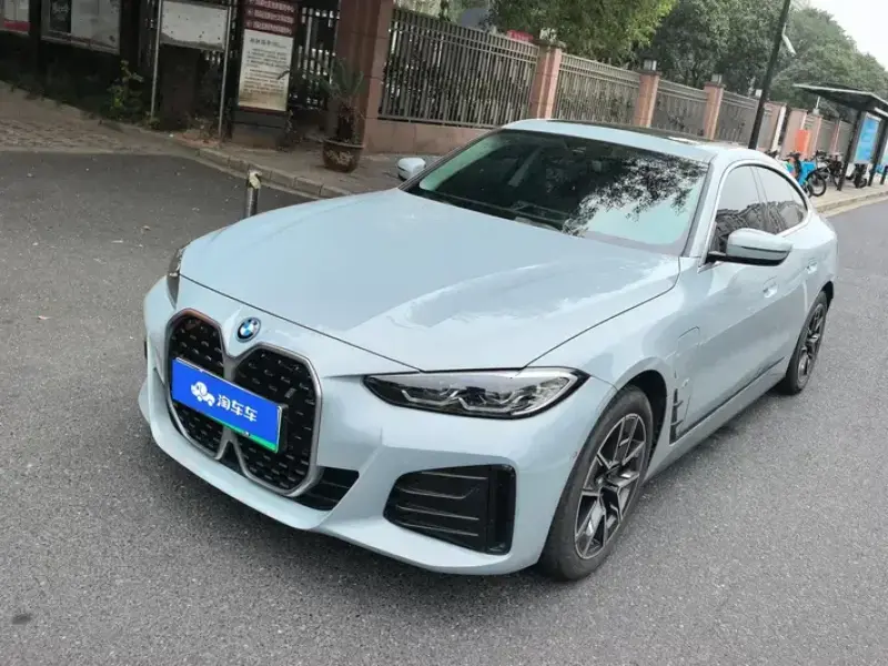 2023 BMW i4 с пробегом 28 000 км