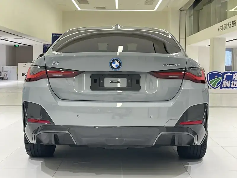 2023 BMW i4 с пробегом 38 000 км