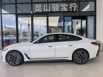 2023 BMW i4 с пробегом 21 000 км