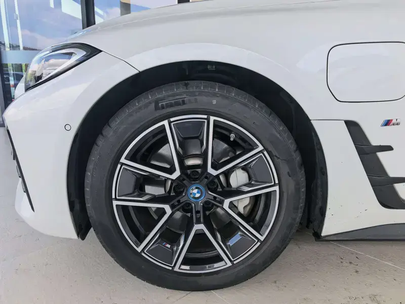 2023 BMW i4 с пробегом 21 000 км