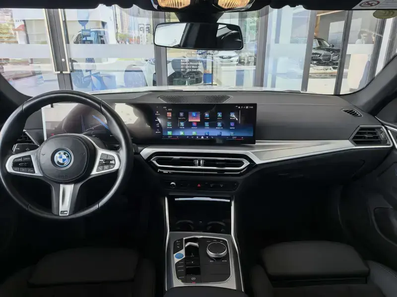 2023 BMW i4 с пробегом 21 000 км