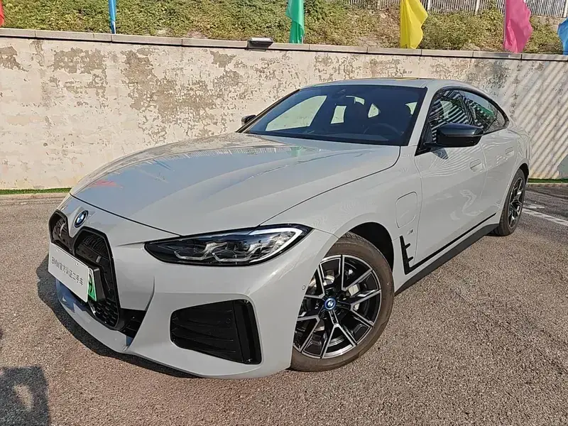 2023 BMW i4 с пробегом 2 500 км