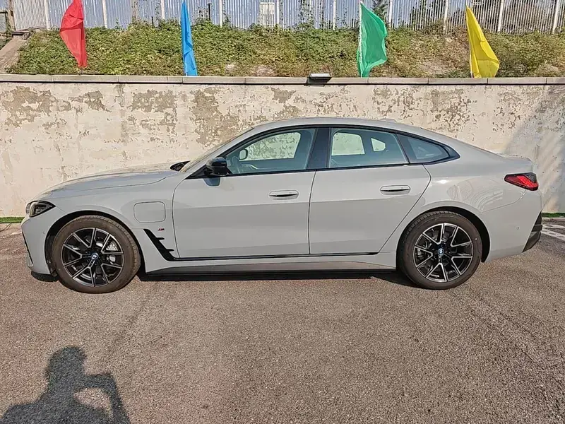2023 BMW i4 с пробегом 2 500 км
