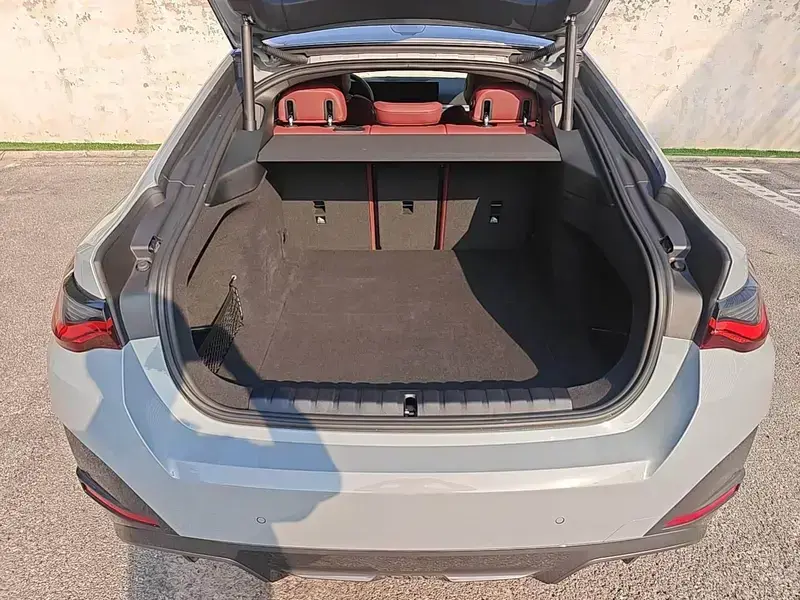 2023 BMW i4 с пробегом 2 500 км