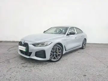 2023 BMW i4 с пробегом 17 500 км