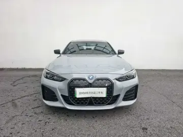 2023 BMW i4 с пробегом 17 500 км