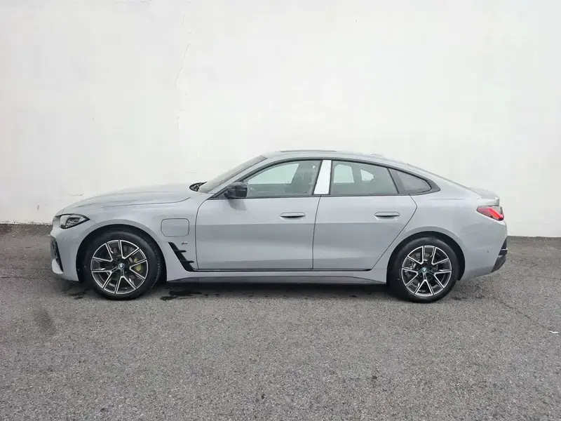 2023 BMW i4 с пробегом 17 500 км