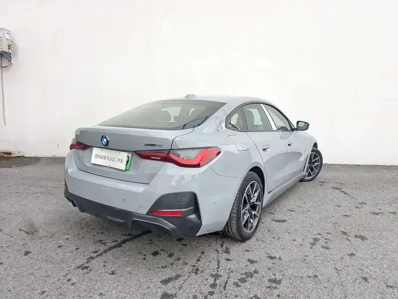 2023 BMW i4 с пробегом 17 500 км