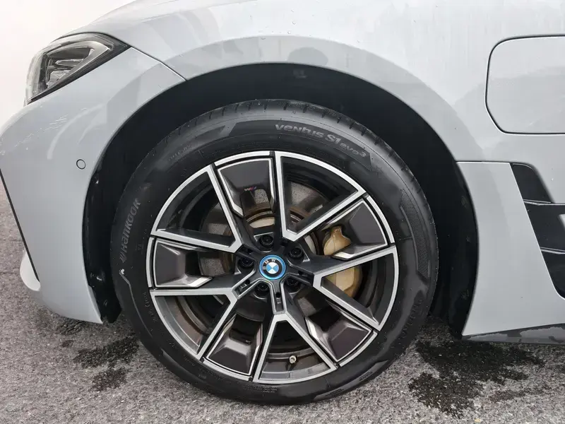 2023 BMW i4 с пробегом 17 500 км