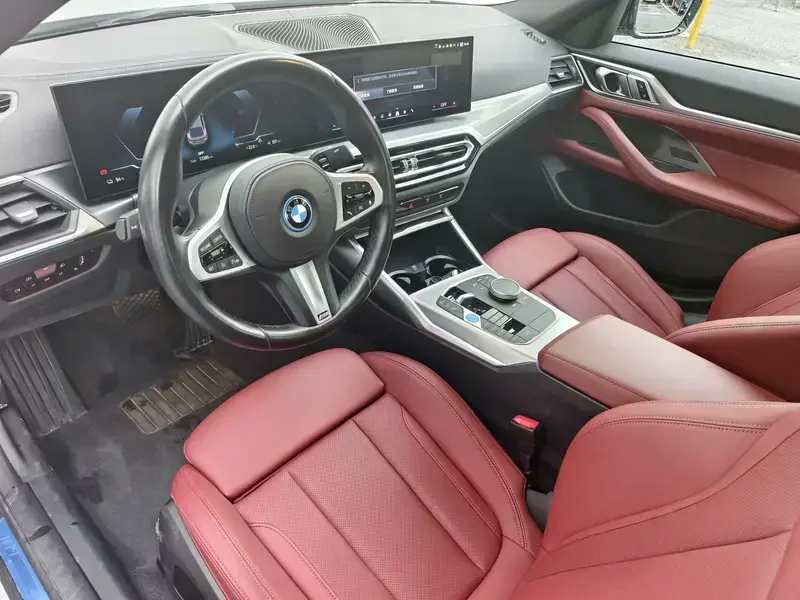 2023 BMW i4 с пробегом 17 500 км