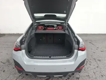 2023 BMW i4 с пробегом 17 500 км