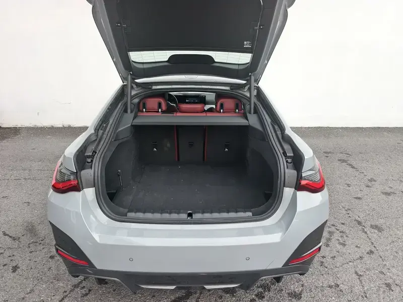 2023 BMW i4 с пробегом 17 500 км