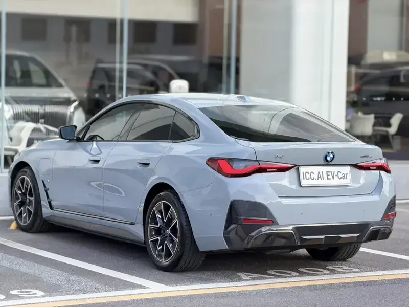 2023 BMW i4 с пробегом 30 000 км