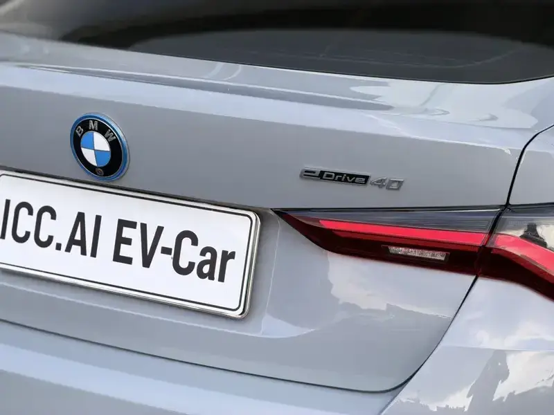2023 BMW i4 с пробегом 30 000 км