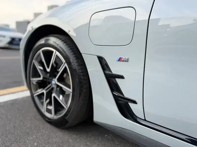 2023 BMW i4 с пробегом 30 000 км