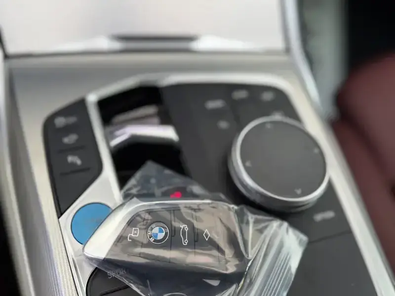 2023 BMW i4 с пробегом 30 000 км