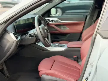 2023 BMW i4 с пробегом 30 000 км