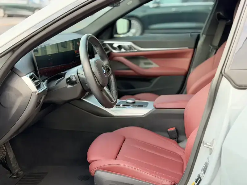 2023 BMW i4 с пробегом 30 000 км