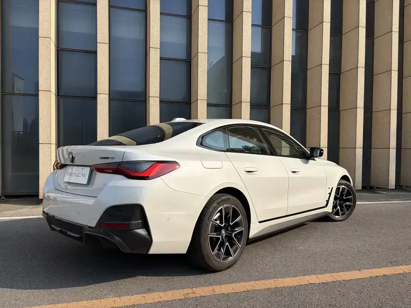 2023 BMW i4 с пробегом 3 500 км