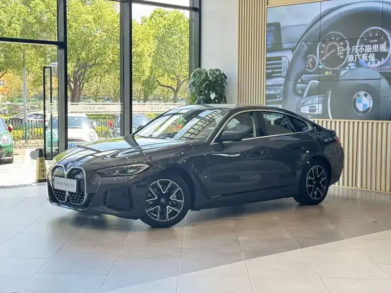 2023 BMW i4 с пробегом 1 800 км