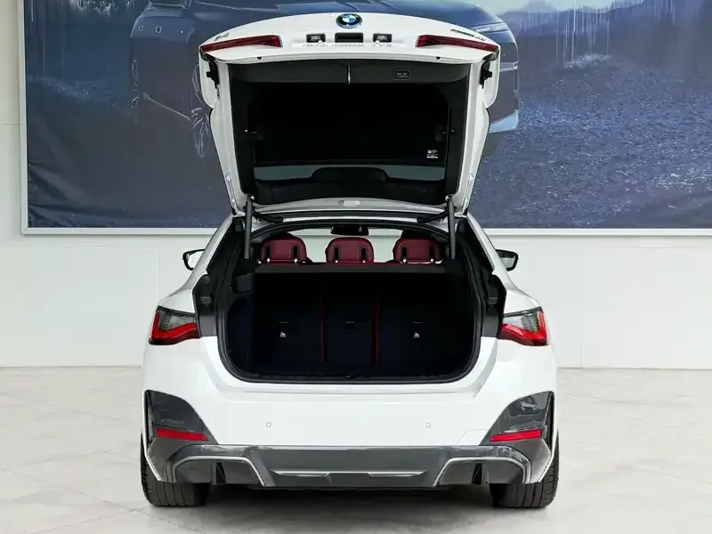 2023 BMW i4 с пробегом 2 200 км
