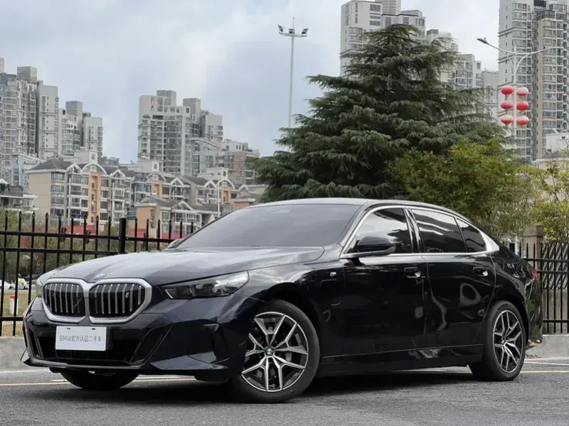 2025 BMW i5 с пробегом 14 000 км