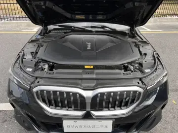 2025 BMW i5 с пробегом 14 000 км
